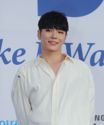 가수 휘성, 프로포폴 상습투약 의혹... 경찰 수사 중