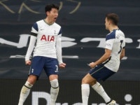 손흥민, 리그 14호골…팀은 맨유에 1-3 패배