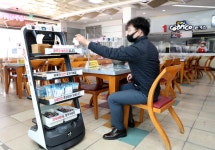 고속도로 휴게소에 나타난 로봇···조리부터 서빙까지 척척