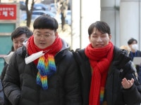 법원, 동성부부 건보 피부양자 자격 인정…국내 최초 사례