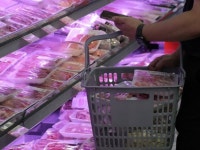 정부 식탁 물가 잡는다···6월부터 돼지고기 등 관세율 0%