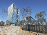 소비자 몰리는 팝업스토어, 보호조치는 오히려 미흡···쓰레기 문제 해결책도 필요