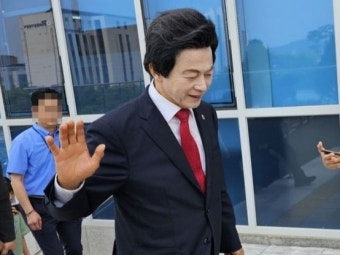 신도 성추행 혐의로 경찰에 출석한 허경영 