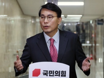 '탄핵 표결 불참' 윤상현 