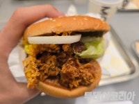 [현장] 에드워드 리 신메뉴 선보인 맘스터치 베이컨 잼이 킥