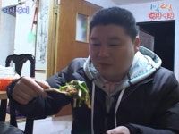 두쫀쿠 바통 받은 봄동···SNS 인기몰이 속 가격도 들썩