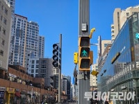 [발자국] 58년 만에 부활한 트램, 교통섬 탈출 기대와 안전 우려 공존