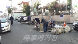 마산합포구 완월동, 희망근로자 참여로 하수구 준설 추진