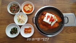 소박한 듯 소박하지 않은 한 상... 대전 맛집 유진 동태탕&김치찜