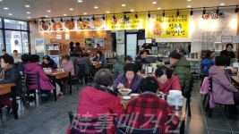진해구 자은동 달인307 촨차이, 관내 어르신 식사대접
