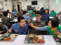 해군 3함., 추자도 부녀회 깜짝 위문방문에 감동