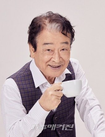탤런트 이순재 85세로 연극무대 또 선다