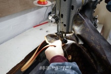 명품 수선을 넘어 복원을 지향하는 최고의 장인들