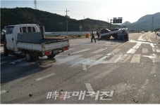 정읍 교차로 트럭 2대 충돌...3명 사망, 1명 부상