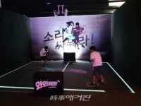 롯데백화점 평촌점(범계역) 식품관 2층 문화홀, VR 테마 가족 놀이공간 V 리얼 파크 성황!