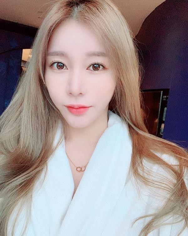 한지은, 그램엔터테인먼트와 전속 계약 체결! 신선하고 매력적인 연기로 시청자 마음 사로잡을 예정