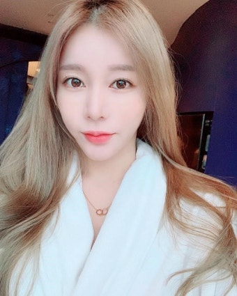 '- 피곤하고 잠은 1도...' 지난 5일 한지은의 인스타그램이 화제