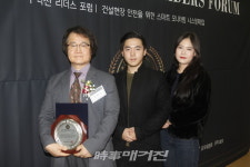 충주김365내과의원 김백수 원장, 대한민국 탑리더스 국회의원 의료부문 대상 수상