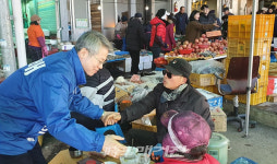 민형배 민주당 광주광산을 예비후보, 비아5일시장 찾아 현장 목소리 경청