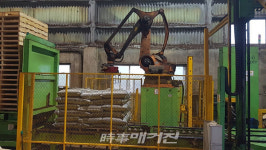곡성군, 전국 지차제 유일 퇴비 생산-공급-살포 한 번에
