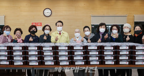 광주광역시 동구청, 돌봄 어르신세대에 파김치 전달
