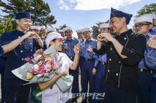 해군 1함대사령부 108전대, 어버이날 맞아 20년간 어머니 손맛 민간 조리원에 감사 전해