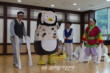 문화재청, 펭수 젊은 이수자들에게 무형유산 배우다