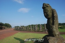 제주의 상징 돌하르방의 가치를 돌아본다