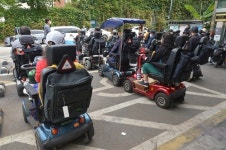 필덤, 서울시지체장애인협회 중랑구지회에 휠체어 전용 가방 30개 전달