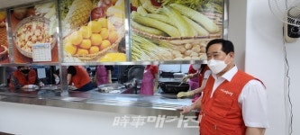 나우리 봉사단, 양지노인복지관에서 수급자 등에 배식 봉사