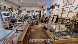 남한강 뷰(정취)와 넓은 산책 공간이 있는 갤러리 카페 THE B