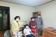 장흥군 유치면 지역사회보장협의체, 저소득 아동가구에 책상 및 컴퓨터 전달해