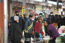 임실군, 설 명절 전통시장 장보기 앞장…상인들 화색