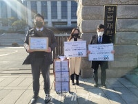 [포토] 헌법소원 기자회견 준비하는 법무법인 우리 변호사