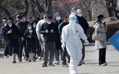 오늘 코로나 확진자수 35만명대 역대최다, 주말최대고비