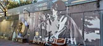 대구 명소로 급부상한 방천시장 옆 김광석다시그리기길