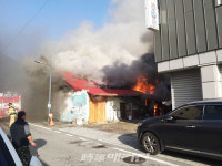 평창 하진부리 상가에서 불…점포 7개동 소실