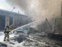 화성 반정동 창고서 불…10명 자력 대피