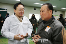윤병태 나주시장, 경매가 하락으로 어려움 겪는 축산 농가 지원책 마련 나서
