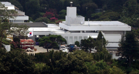 택시 20여대, 심야 대통령 관저로 몰려가