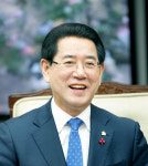 김영록 전남지사 의료 현장 복귀해 환자 곁 지켜