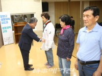 흥무태권도장 지도자들, 담양군향촌노인종합복지관에 도복 기증