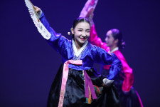 춤은 신명을 돋우고, 가락은 흥겨웠다!