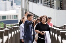 신상진 성남시장, 다목적구장-혜은학교 연결데크 설치공사 준공 현장 방문 점검