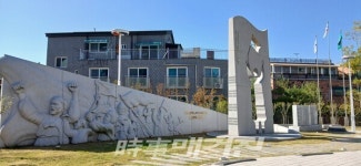 수암봉에서 내려다보는 부채꼴 모양의 안산군