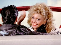 [Who is] 팝가수 겸 배우 올리비아 뉴턴 존 암 투병 끝 별세