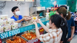 싱가포르·카자흐스탄에도 K-편의점…CU·GS25·이마트24, 해외 경쟁 치열