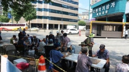 [도시탐험, 폭염 풍경1] 탑골공원 노인들과 쪽방촌 주민들의 여름 견디기