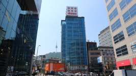 [도시탐험, 소확행의 공간]④ 다이소 명동역점, 수직으로 쌓은 소소한 행복