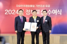 김병인 인정병원 병원장, ‘국민훈장 동백장’ 수훈